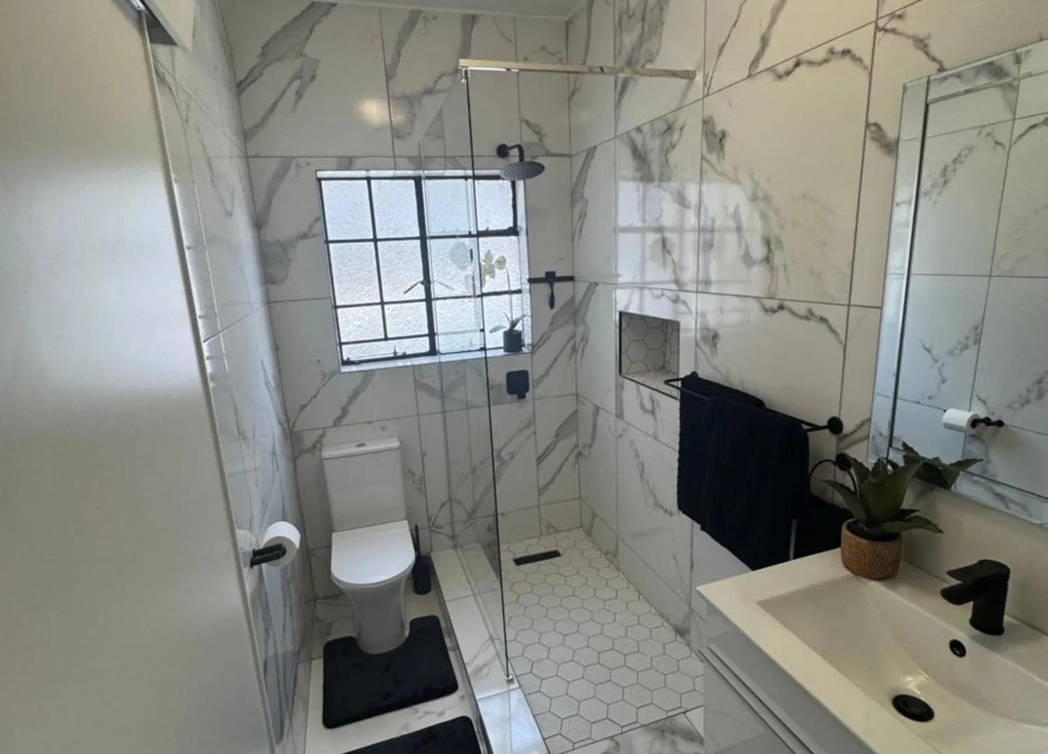 Beach Front Retreat In Fish Hoek